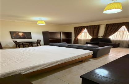 Apartment - Studio - 1 Bathroom for rent in Umm Al Seneem Street - Ain Khaled - Doha