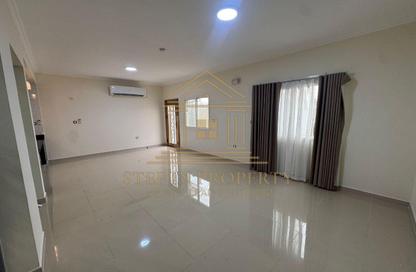 Villa - 5 Bedrooms - 4 Bathrooms for rent in Salata Villas - Salata - Doha