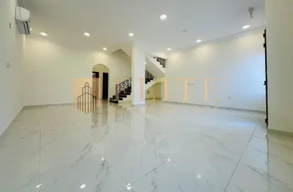 فيلا - 7 غرف نوم - 6 حمامات للايجار في شارع المرخية - المرخية - الدوحة