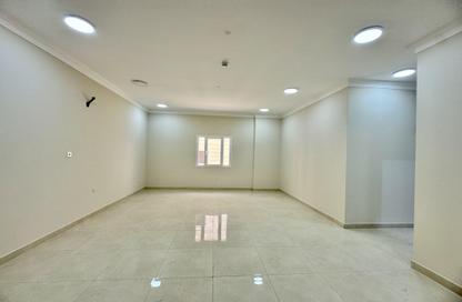 Apartment - 2 Bedrooms - 3 Bathrooms for rent in Al Nasr Street - Al Nasr - Doha