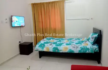 Villa - Studio - 1 Bathroom for rent in Izghawa - Doha