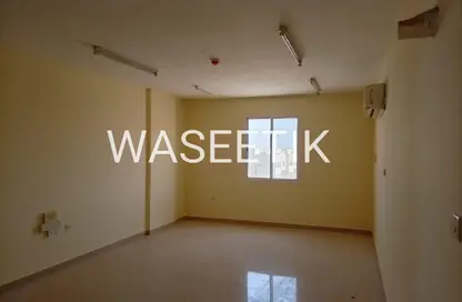 مساحات مكتبية - غرفة نوم - 1 حمام للايجار في أم صلال محمد - مدينة أم صلال - الدوحة