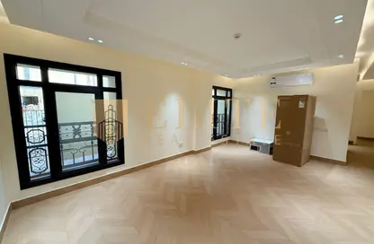 شقة - 2 غرف نوم - 2 حمامات للايجار في شارع النصر - النصر - الدوحة