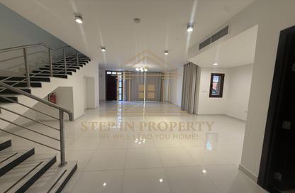 مجمع سكني - 5 غرف نوم - 6 حمامات للايجار في شارع ابو طلحة - فريج بن عمران - الدوحة