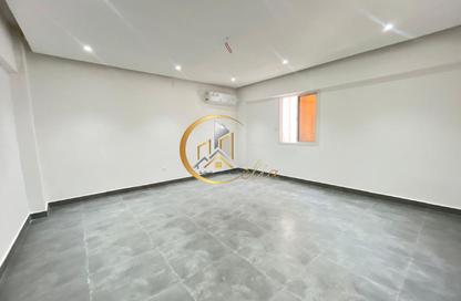 شقة - 3 غرف نوم - 2 حمامات للايجار في شارع ثابت بن زايد - المنصورة - الدوحة