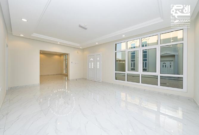 979627 - Property Image 2