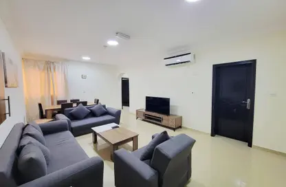 شقة - 2 غرف نوم - 2 حمامات للايجار في شارع المطار القديم - طريق المطار القديم - الدوحة