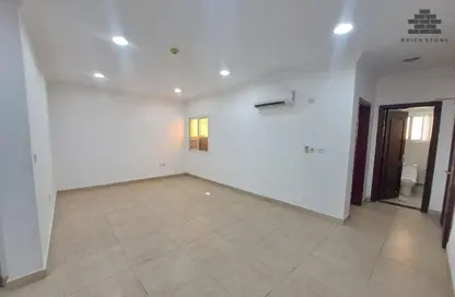 شقة - 2 غرف نوم - 2 حمامات للايجار في شارع السد - السد - الدوحة