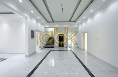 Villa - 7+ Bedrooms - 7+ Bathrooms for sale in Al Dafna - Al Dafna - Doha