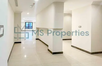 Apartment - 1 Bedroom - 2 Bathrooms for rent in West Porto Drive - Porto Arabia - The Pearl Island - Doha