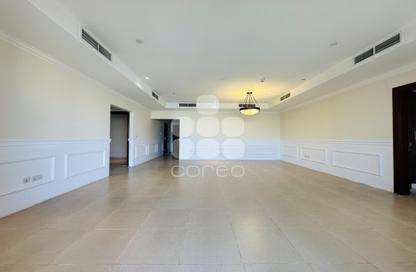 Apartment - 2 Bedrooms - 3 Bathrooms for rent in Piazza Arabia - Porto Arabia - The Pearl Island - Doha