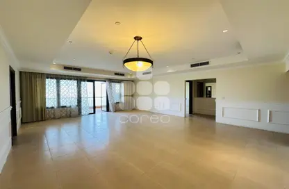 Apartment - 2 Bedrooms - 3 Bathrooms for rent in Piazza Arabia - Porto Arabia - The Pearl Island - Doha