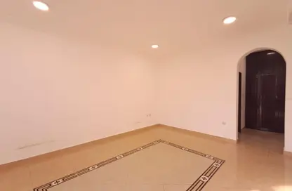 Villa - 4 Bedrooms - 5 Bathrooms for rent in Souk Al gharaffa - Al Gharrafa - Doha