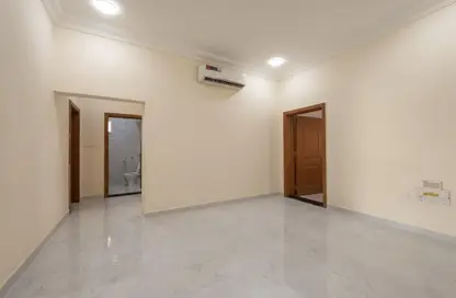 Apartment - 3 Bedrooms - 2 Bathrooms for rent in Fereej Kulaib - Doha
