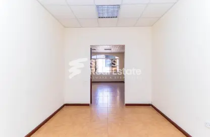 Office Space - Studio - 1 Bathroom for rent in Muntazah 7 - Al Muntazah - Doha