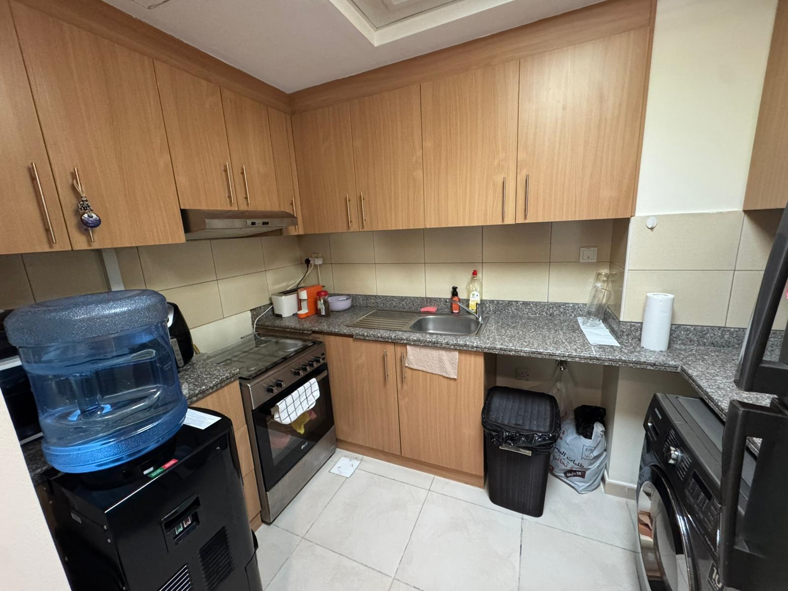 ELEGANT 2 BEDROOM FULLY FURNISHED WITH BALCONY thumbnail 3