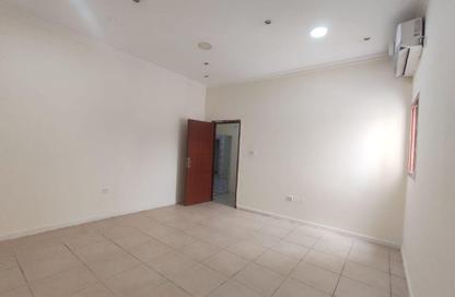 Apartment - 1 Bedroom - 2 Bathrooms for rent in Al Maamoura - Doha