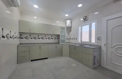 مجمع سكني - 5 غرف نوم - 4 حمامات للايجار في Al Sakhama - الدوحة