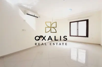 شقة - 3 غرف نوم - 2 حمامات للايجار في شارع الجزيره - فريج بن محمود الشمالي - فريج بن محمود - الدوحة