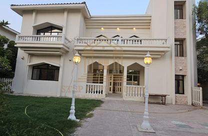 Compound - 4 Bedrooms - 5 Bathrooms for rent in Al Sadd Road - Al Sadd - Doha
