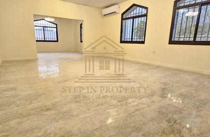 Compound - 4 Bedrooms - 5 Bathrooms for rent in Al Sadd Road - Al Sadd - Doha