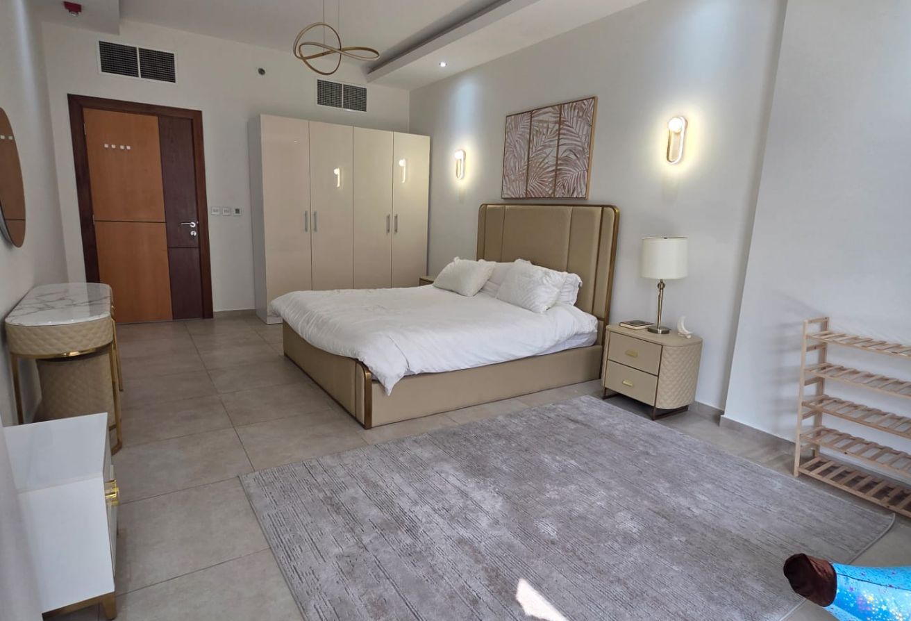 1bhk fully furnished with sea view only 7000 exclu thumbnail 4