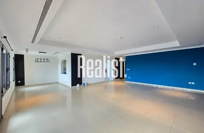 Apartment - 3 Bedrooms - 4 Bathrooms for rent in West Porto Drive - Porto Arabia - The Pearl Island - Doha