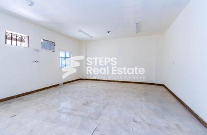 Labor Camp - Studio - 7+ Bathrooms for rent in East Industrial Street - Birkat Al Awamer - Al Wakra