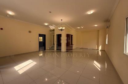 Villa - 4 Bedrooms - 5 Bathrooms for rent in Bu Hamour Street - Abu Hamour - Doha