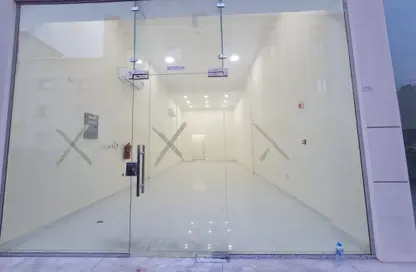 Shop - Studio - 1 Bathroom for rent in Fereej Kulaib - Doha