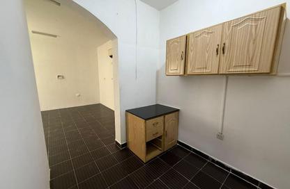 Apartment - Studio - 1 Bathroom for rent in Mamoura 18 - Al Maamoura - Doha