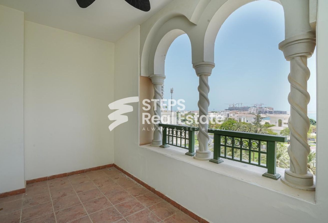 High Floor Apartment with Sea Views and Balcony