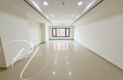 Apartment - 2 Bedrooms - 2 Bathrooms for rent in Tower 18 - Porto Arabia - The Pearl Island - Doha Apartment - 2 Bedrooms - 2 Bathrooms for rent in Tower 18 - Porto Arabia - The Pearl Island - Doha