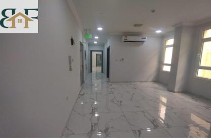 Apartment - 3 Bedrooms - 2 Bathrooms for rent in Umm Ghwailina Comm - Umm Ghuwalina - Umm Ghuwailina - Doha