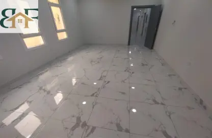 شقة - 3 غرف نوم - 2 حمامات للايجار في ام غوالينا تجارية - ام غويلينا - أم غويلينا - الدوحة