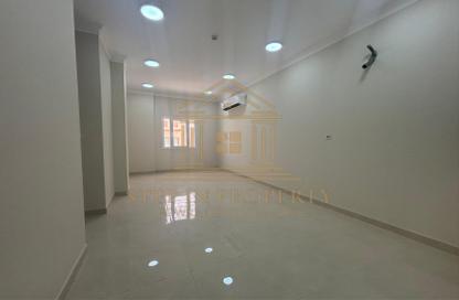 Apartment - 2 Bedrooms - 3 Bathrooms for rent in Al Nasr Street - Al Nasr - Doha