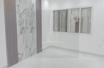 Apartment - 2 Bedrooms - 3 Bathrooms for rent in Thabit Bin Zaid Street - Al Mansoura - Doha