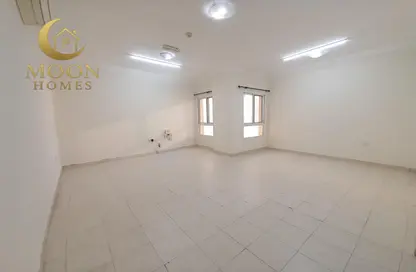 شقة - 2 غرف نوم - 2 حمامات للايجار في فريج بن محمود الشمالي - فريج بن محمود - الدوحة