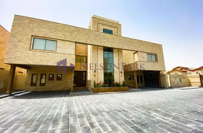 Villa - 4 Bedrooms - 5 Bathrooms for rent in Al Maamoura - Al Maamoura - Doha