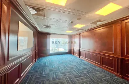 مساحات مكتبية - 8 غرف نوم - 2 حمامات للايجار في برج وست باي - الخليج الجنوبي - الخليج الغربي - الدوحة