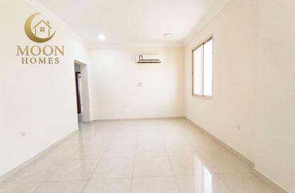 Apartment - 2 Bedrooms - 2 Bathrooms for rent in Umm Ghuwalina - Umm Ghuwailina - Doha