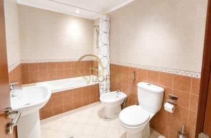 Apartment - 2 Bedrooms - 3 Bathrooms for rent in East Porto Drive - Porto Arabia - The Pearl Island - Doha