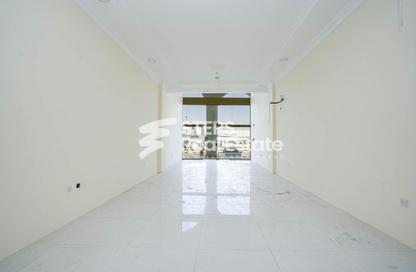 Shop - Studio - 1 Bathroom for rent in East Industrial Street - Birkat Al Awamer - Al Wakra