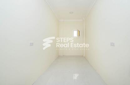 Shop - Studio - 1 Bathroom for rent in East Industrial Street - Birkat Al Awamer - Al Wakra