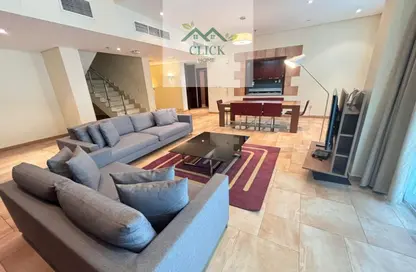 دوبلكس - 4 غرف نوم - 6 حمامات للايجار في فريج بن محمود الشمالي - فريج بن محمود - الدوحة