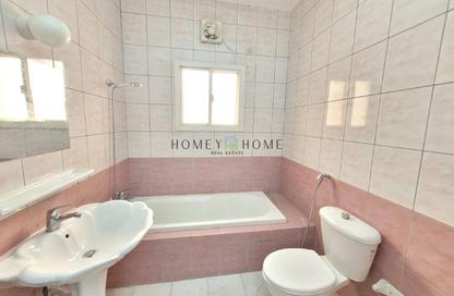 Apartment - 2 Bedrooms - 3 Bathrooms for rent in Fereej Bin Mahmoud South - Fereej Bin Mahmoud - Doha