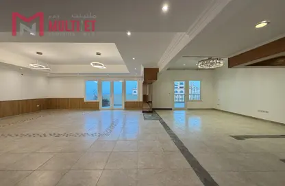 شقة - 3 غرف نوم - 5 حمامات للايجار في طريق بورتو الشرقي - بورتو أرابيا - جزيرة اللؤلؤة - الدوحة