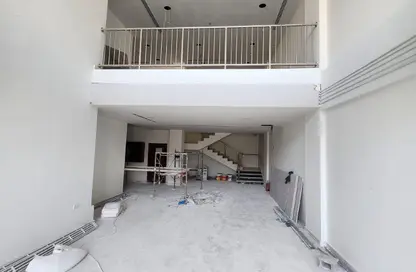 Show Room - Studio - 2 Bathrooms for rent in Najma - Doha