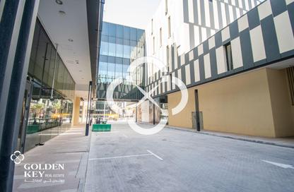 Show Room - Studio - 1 Bathroom for rent in Boulevard View - Yasmeen City - Lusail