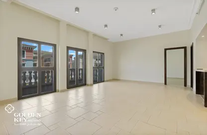 Apartment - 1 Bedroom - 2 Bathrooms for rent in Carnaval - Qanat Quartier - The Pearl Island - Doha